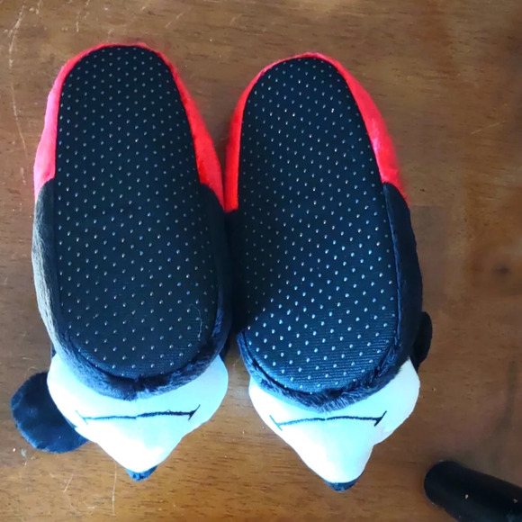 NWT Disney Mickey Mouse Red and Black Unisex Slippers Size Small - Picture 3 of 5